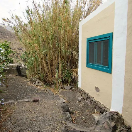 Holiday home Vivelorural Casa En Risco De Con Piscina